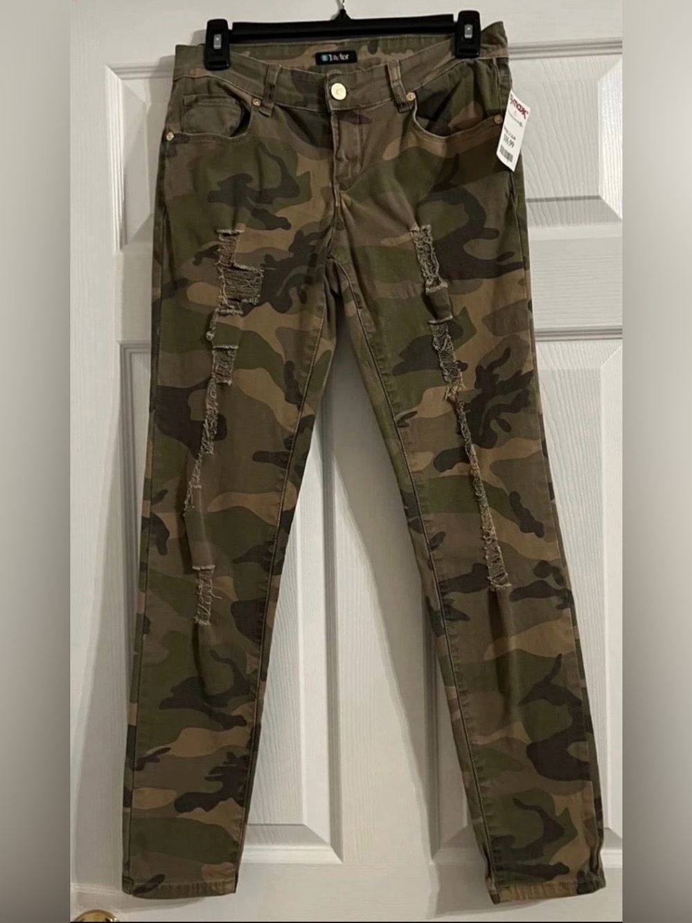 Women’s Tractor camo ripped jeans. Size 9 New with tag.